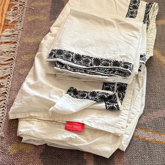 Opalhouse black/white floral Printed Cotton Percale top sheet and pillow cases - Picture 2 of 3